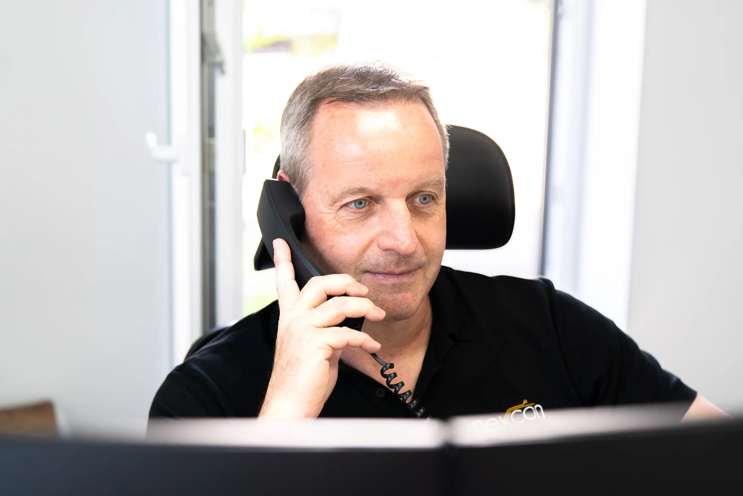 Hans-Peter Kronhäuser am Telefon